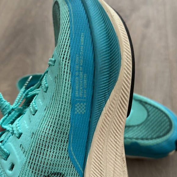 Nike Vaporfly zoomx size 7.5 color green. Used 2 times perfect condition - Picture 6 of 9